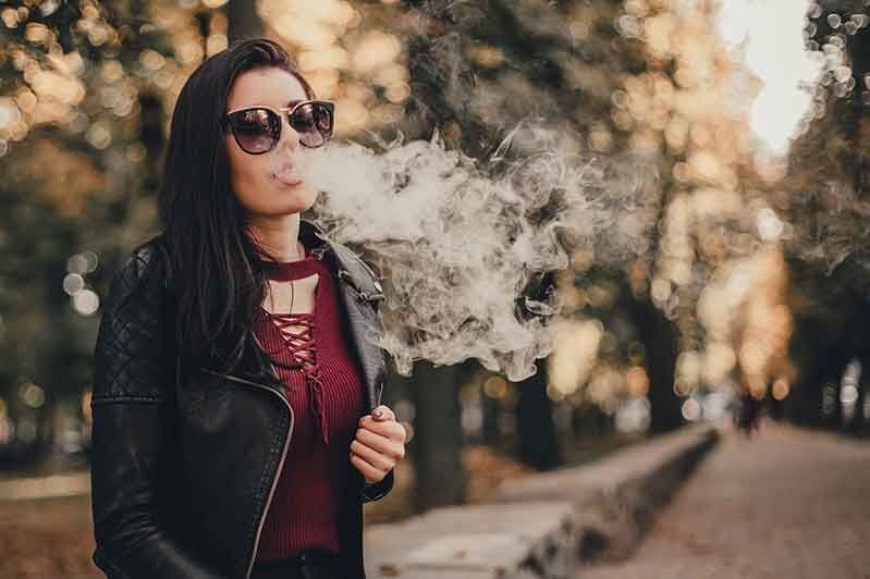 2020-11-24 | E-Zigarette dampfen in der Öffentlichkeit